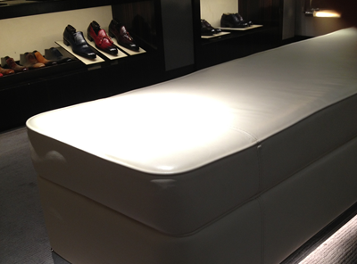 Pouf in pelle bianca