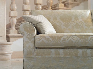 Sofa model Regent's in damask fabric